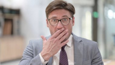 İş adamının portresi Şok olmuş, şaşırmış 