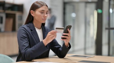 Smartphone 'da İşkadını' ndan Başarılı Çevrimiçi Ödeme 