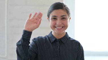 Güzel Hintli Kadın Video Sohbeti yapıyor