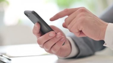 Akıllı Telefon, Cep Telefonu Yazan İşadamı 'nın Kapanışı 