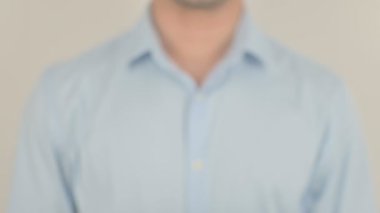Hızlı davran, Saydam Ekranda Yazan Adam