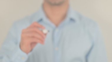 Sen, Saydam Ekranda Yazan Adam