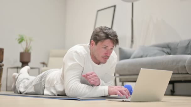 Man using Laptop on Yoga Mat at at at Home — Αρχείο Βίντεο