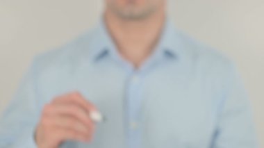 Geçmiş Zaman, Saydam Ekranda Yazan Adam