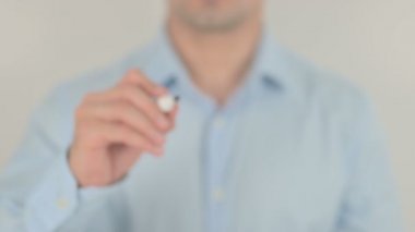 Ödenmiş Fatura, Şeffaf Ekranda Yazan Adam