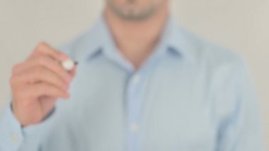 Yardımcı İpuçları, Şeffaf Ekranda Yazan Adam