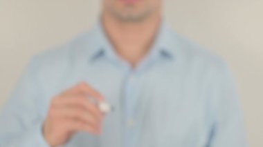 Tasarruflar, Saydam Ekranda Yazan Adam