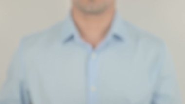 Şeffaf Ekranda Yazan Adam Aç