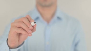 Kalite Anahtar, Saydam Ekranda Yazan Adam