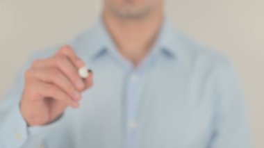 Şimdi Kiralama, Adam Şeffaf Ekranda Yazıyor