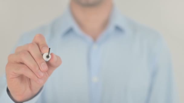 Encontre a solução certa, homem escrevendo na tela transparente — Vídeo de Stock