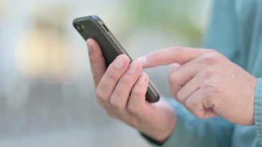 Orta Çağ 'da Akıllı Telefona Bakan Adam' ın Kapanışı 