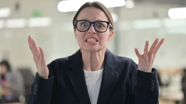 Portrait of Young Businesswoman Feeling Shocked, Surprised by Results — Stock Photo, Image