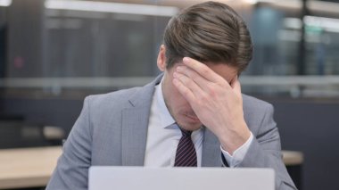 Bilgisayarlı Orta Çağ İşadamının Kapanışı Başağrısı 