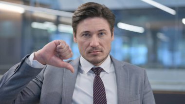 Orta Çağlı Adam 'dan Başparmaklarının Portresi, Onaylamıyor