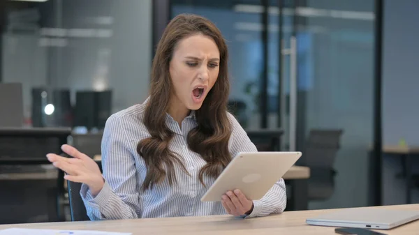 Young Businesswoman Reacting to Loss on Tablet at Work — Stock Photo, Image