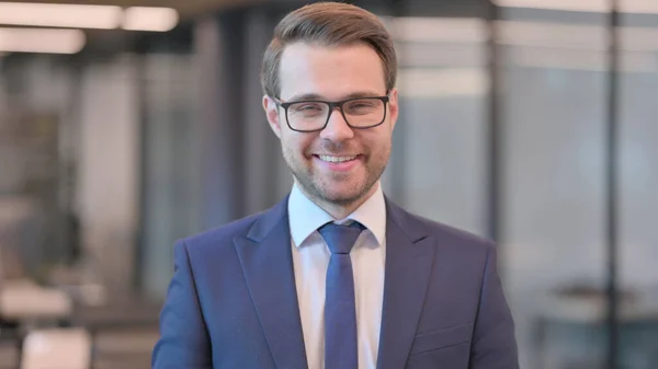 Portrait of Young Businessman Smiling at Camera — Stock Photo, Image