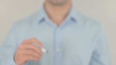 Çalışma Saati, Saydam Ekranda Yazan Adam