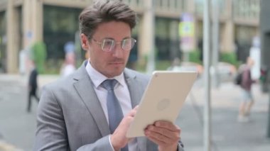 Tablet 'te Orta Çağ İşadamı İnterneti Tarıyor 