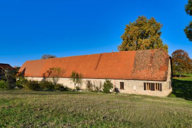 Lorsch, Almanya - Ekim 2020: Lorsch Abbey 'deki' Schaudepot Zehntscheune 'adlı tarihi ambar turistler için bir sergi ambarı haline getirildi