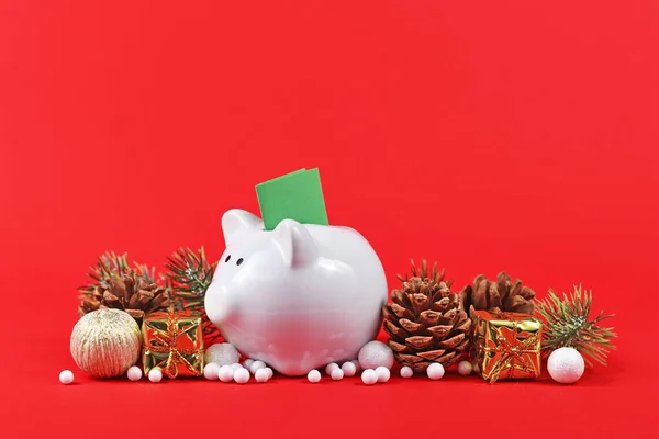 Arreglo Navidad Con Alcancía Con Cupón Verde Rodeado Adornos Temporada — Foto de Stock