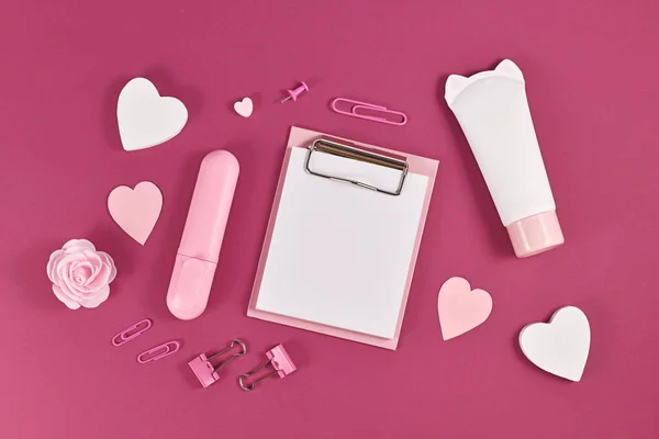 Clipboard Empty Paper Text Surrounded Hearts Beauty Producs Stationery Items — Stock Photo, Image