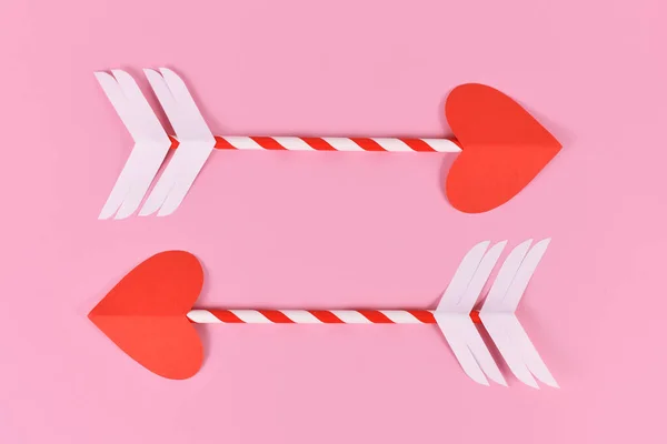 Flecha Amor Dos Cupido Con Punta Forma Corazón Hecha Papel —  Fotos de Stock