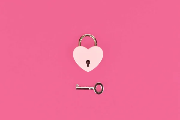 Heart Shaped Love Padlock Key Pink Background — Stock Photo, Image