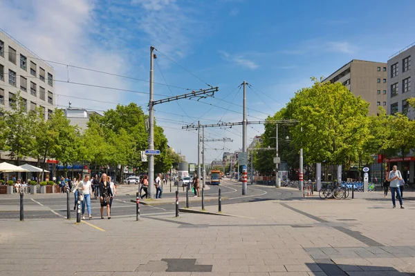 Mannheim Deutschland September 2020 Bahnhofsvorplatz Mit Menschen Vor Dem Mannheimer — Stockfoto