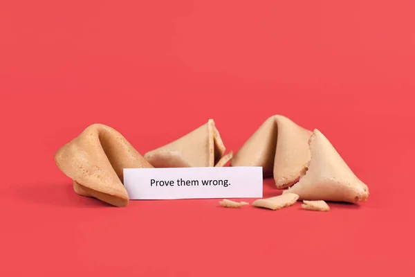 Fortune Cookie Motivációs Szöveget Mondván Bizonyítsa Őket Tévednek Piros Alapon — Stock Fotó