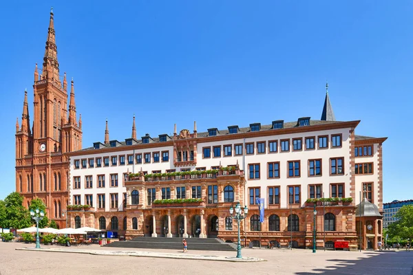 Wiesbaden Niemcy Lipiec 2021 Ratusz Zwany Nowym Ratuszem Kościół Zwany — Zdjęcie stockowe