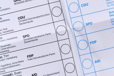 Heidelberg, Almanya - 11 Şubat: Baden-Wurttemberg 'Landtagswahl' eyalet seçimleri için oy pusulası üzerinde adaylar 2026