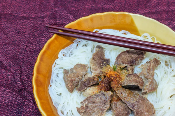Noodles in soep Thaise stijl — Stockfoto
