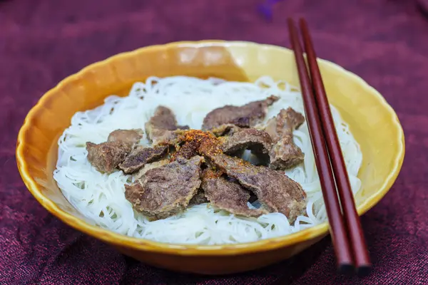 Noodles in soep Thaise stijl — Stockfoto