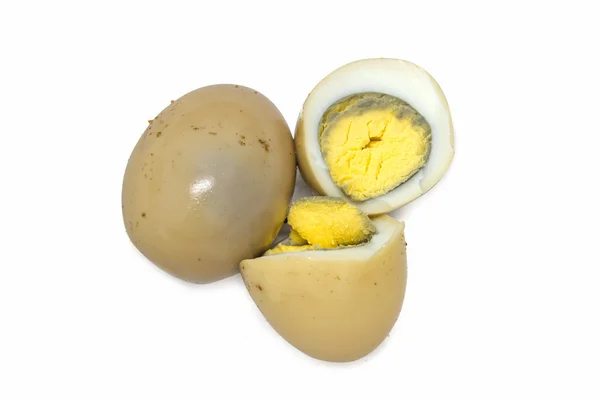 Uovo stufato o uova sode su sfondo bianco — Foto Stock