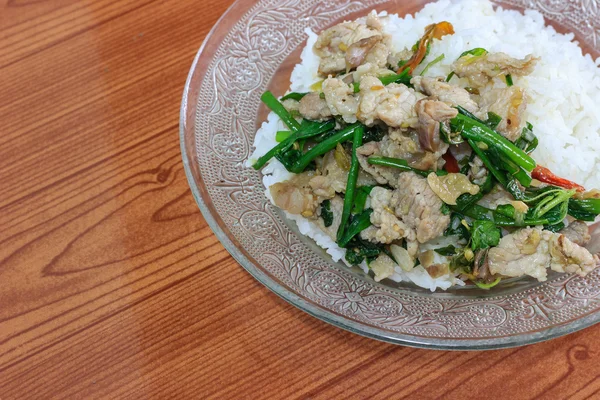 Thai cibo piccante basilico maiale riso fritto — Foto Stock