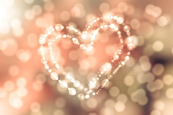Heart with defocused lights on abstract colorful bokeh, valentin — Stock Photo, Image