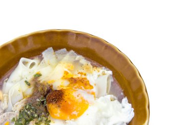 Domuz etli erişte çorbası ve yumurta.