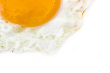 Beyaz arka planda izole edilmiş yumurta.