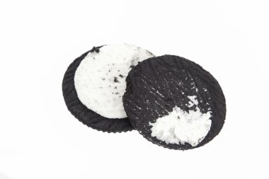 Beyaz arka plan üzerinde izole tatlı kurabiye