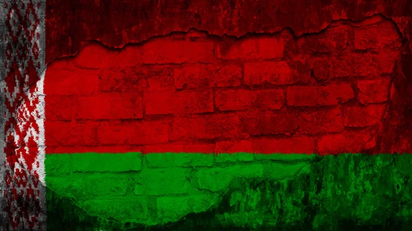 Fehéroroszország zászlaja, a téglafalra festett Fehérorosz zászló — Stock Fotó