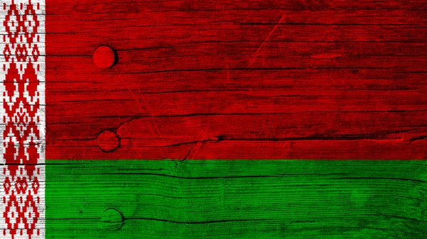 Bandeira da Bielorrússia, bandeira bielorrussa pintada em textura de madeira — Fotografia de Stock