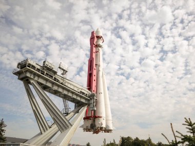 Sovyet Vostok roketi uzaya ilk insan göndermek için kullanıldı. 1961 yılı