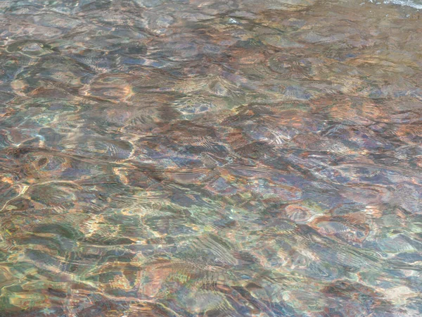 A textura de água doce pura em uma superfície de granito Fotografia De Stock