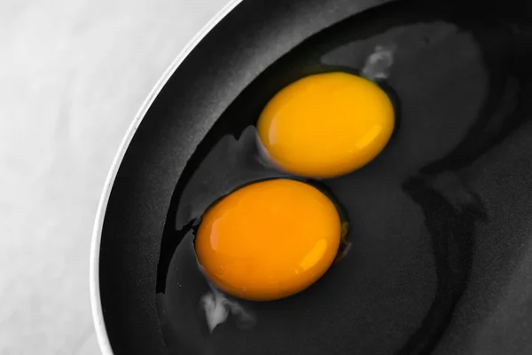 Two Raw Bright Yolks Transparent Whites Black Frying Pan Concept — Stock Photo, Image