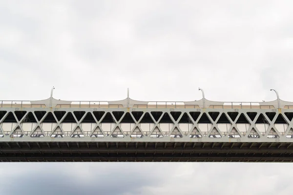 Parte Auto Estrada Moderna Ponte Rodoviária Contra Céu Azul Estrada — Fotografia de Stock