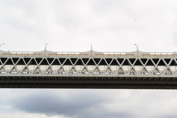 Parte Gran Autopista Puente Carretera Acceso Controlado Sobre Fondo Cielo —  Fotos de Stock