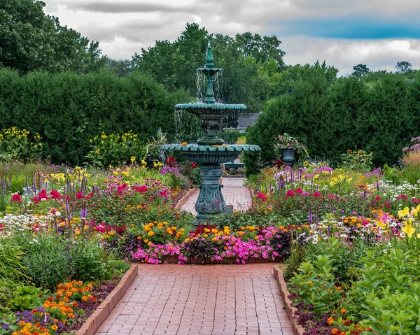 Fontána Květiny Clemens Gardens Cloud Minnesota — Stock fotografie