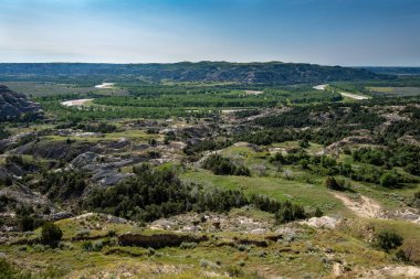Oxbow Overlook, Theodore Roosevelt Ulusal Parkı 'ndaki Küçük Missouri Nehri' nin üstünde.