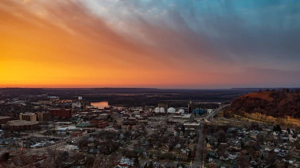 Dramatisk Solnedgång Över Red Wing Minnesota — Stockfoto